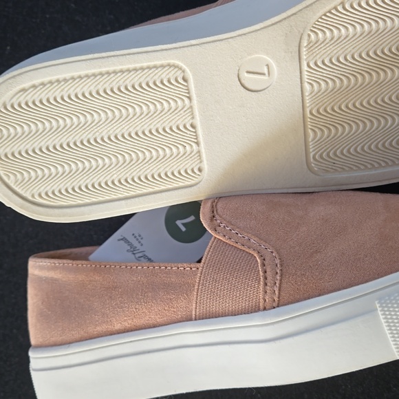 Shoes - Picture 5 of 7